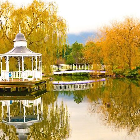 Lakeside Cottage Luxury B&B Маунт-Данденонг Экстерьер фото